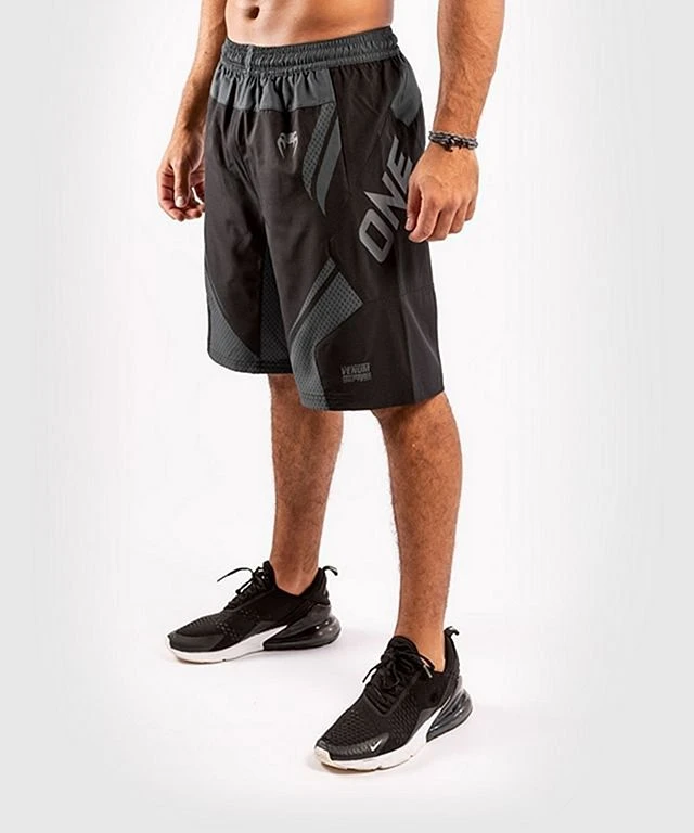 Venum ONE FC Impact Training Shorts Nero-Nero - immagine 4