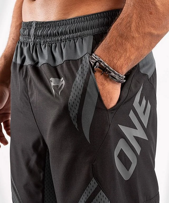 Venum ONE FC Impact Training Shorts Nero-Nero - immagine 5